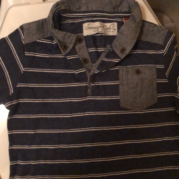 2 little Boy’s dress shirts for 8$ - Picture 2 of 2